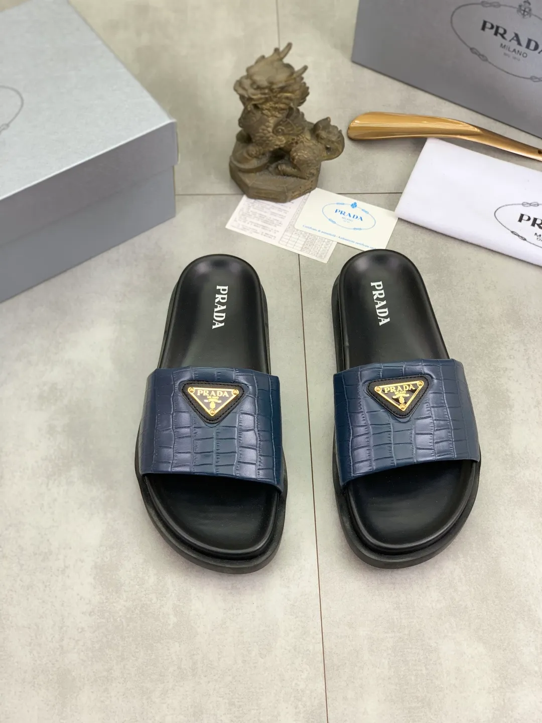 Men's shoes 💰P320💰【New style】🎁🎁🎁 PRADA Prada's new casual slippers, original official website, perfect workmanship, conveying a kind of noble luxury, sublimating its definition of luxury in Prada's high-end extraordinary craftsmanship. Original combination outsole, code number: 38-44 (45 customized) Multiple colors 🉑️ to choose from
